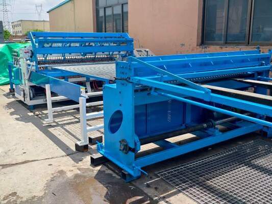 ความยาวของรั้ว 3m Mesh ขนาด 50 * 200mm รั้ว Mesh เครื่องปั่น